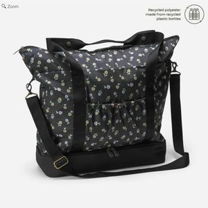 Thirty One Deluxe Travel Tote in Ditzy Daisy